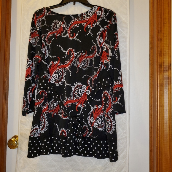 Lane Bryant 18/20 red/black/white 3/4- sleeve top - Picture 2 of 7